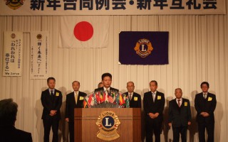 ８クラブの会長を代表して、ホストの呉マリンＬＣ会長　中原会長の開会ゴングでスタートしました。